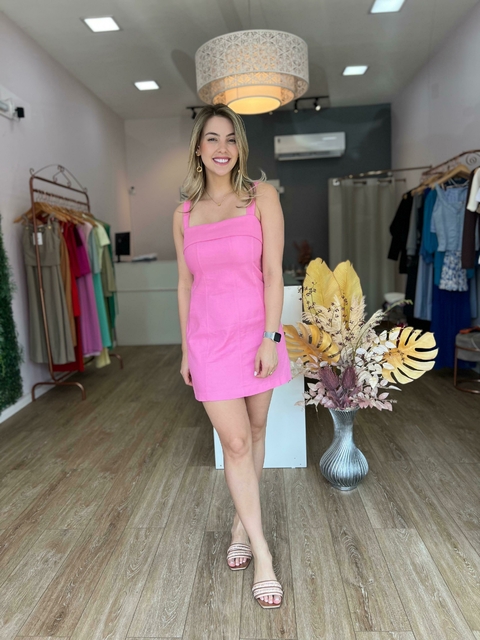 Vestido Curto Decote Quadrado