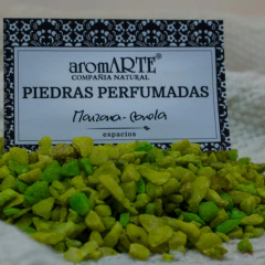 Piedras perfumadas aromARTE de color verde y amarillo, presentadas en un fondo blanco, con etiqueta que dice "Piedras perfumadas" y "Manzana-Canela".