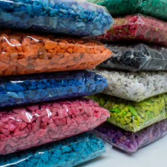 Piedras perfumadas aromARTE de colores en bolsas transparentes, cada color un aroma diferente