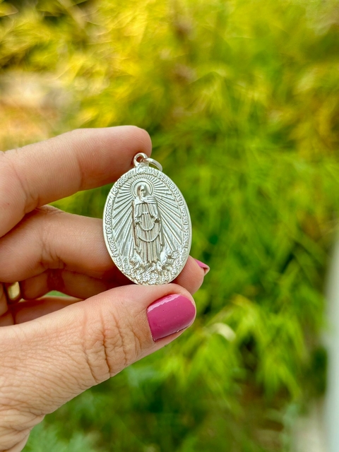 Medalha de Nossa Senhora das Lágrimas em prata 950 – 4cm