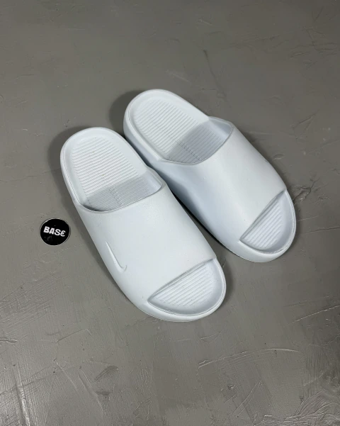 CHINELO SLIDE NK CALM - BRANCO