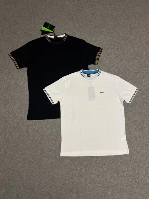 CAMISETA BOSS GOLA E PUNHO