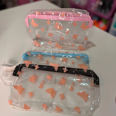 Necessaire transparente com estampa de borboletas