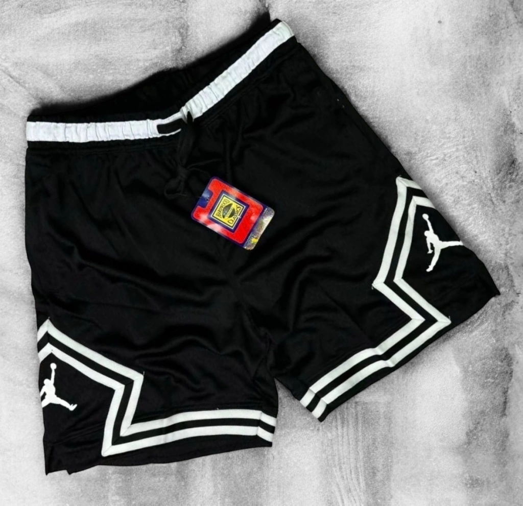 Short Jordan Negro