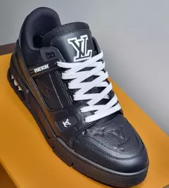 Tênis LV Trainer Black Embossed Monogram - comprar online