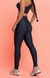 Legging com forro traseiro, brilho sutil, recortes modernos