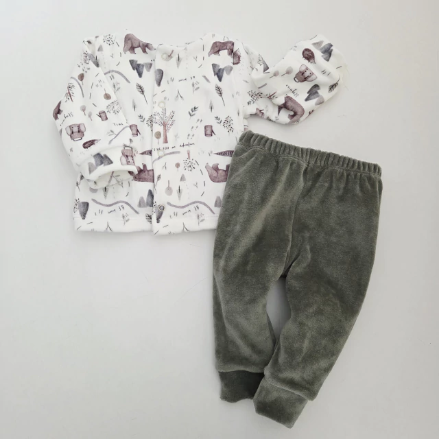 Conjunto plush bifaz osos pantalón verde