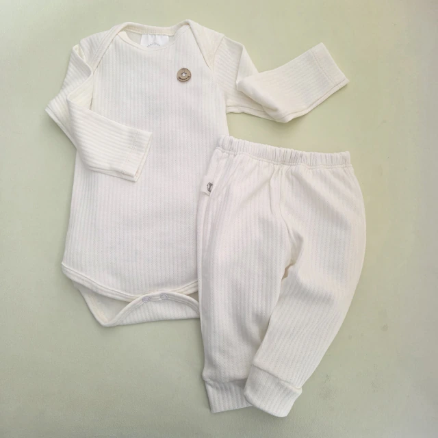 Conjunto body y pantalón algodón vainillado tiza