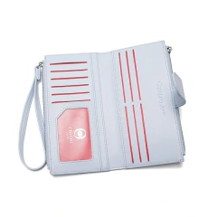 Billetera celeste Oreiro Love abierta con múltiples ranuras para tarjetas y bolsillo transparente para identificación