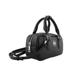 Cartera negra Oreiro Love modelo 29194 con cierre y asa corta, correa ajustable y detalles metálicos plateados