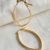 Argola Oval Fecho Português Banhada a Ouro 18K - Lelaro Semijoias e Acessórios LTDA