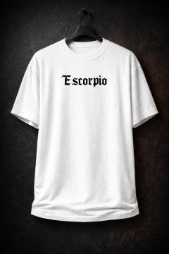 REMERA Oversize. - ESCORPIO -