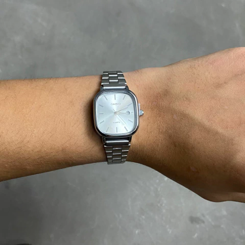 Relogio Casual CAS Prata e Branco Quadrado Mini