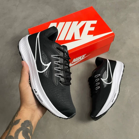 Tênis NK Air Zoom Pegasus Preto e Branco