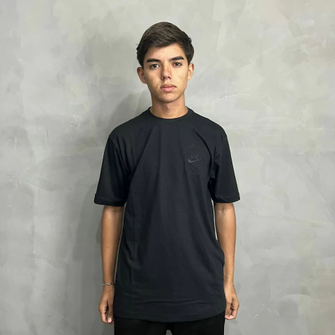 Camiseta Bordada NK Logo no Peito