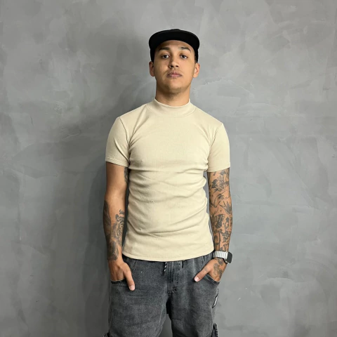 Camiseta Canelada Baby Look Masculina Gola Alta Bege
