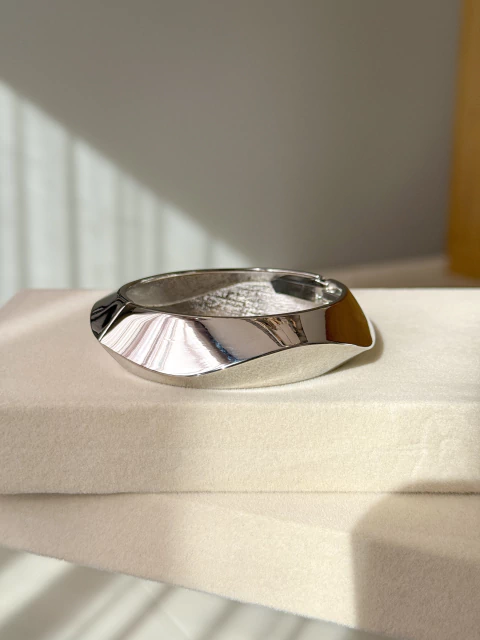 Bracelete Maxi Assimétrico - Folheado