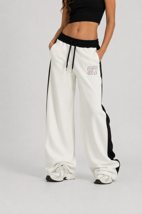 PANTALON OVERSIZE DE FRIZA CON RECORTE LATERAL LADY