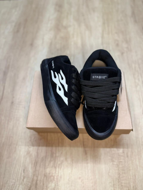 STRAYE TOTAL BLACK