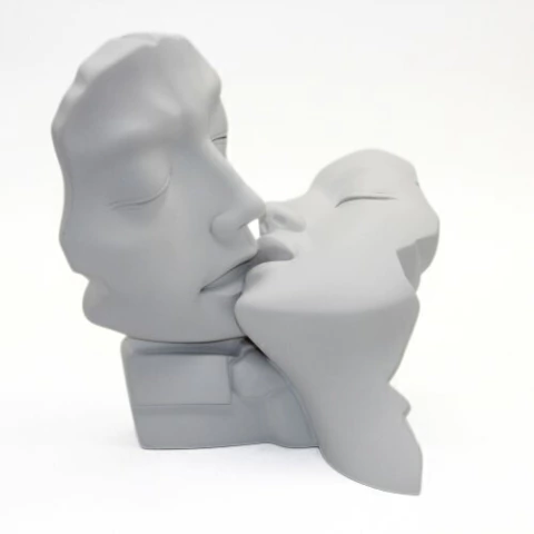 Escultura beso 20x14.5x22cm blanca - comprar online