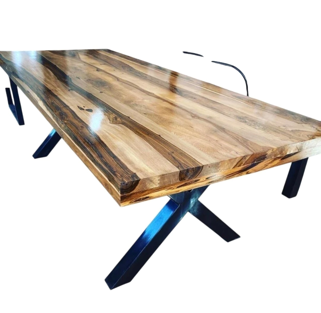 Mesa en guayubira