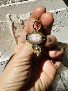 Labradorita rosa - AMARALI AMULETOS