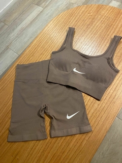 CONJUNTO NIKE DEPORTIVO + CALZA DE REGALO!! ENVIO GRATIS!! en internet