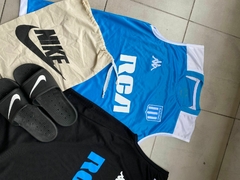 Imagen de 3X1 MUSCULOSAS AZUL Y NEGRA + OJOTAS NIKE DE REGALO!! ENVIO GRATIS!!