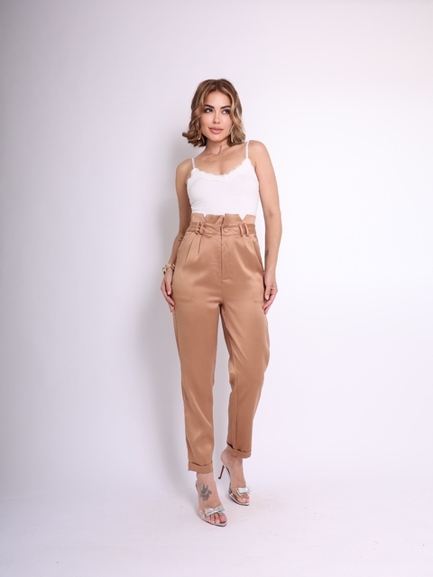 Domi Modas Calça Cetim com Detalhe em Recortes na Cintura Bolsos Laterais Barra Italiana 223 - comprar online