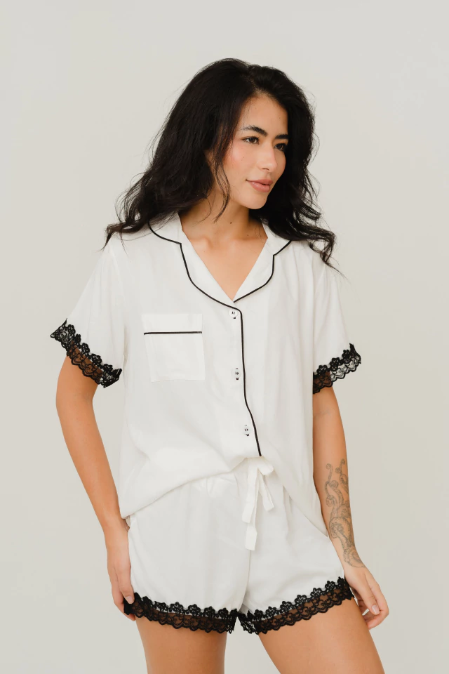 Conjunto Pijama Geneve Manga Curta com Shorts e Renda Feminino Adulto
