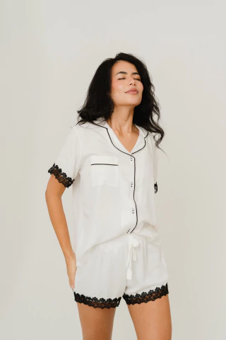 Imagem do Conjunto Pijama Geneve Manga Curta com Shorts e Renda Feminino Adulto