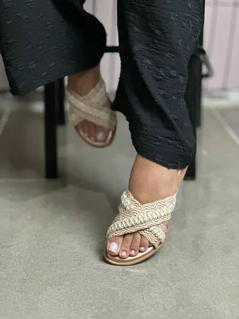 Rasteira Bold - Palha bege - comprar online