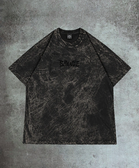 REMERA BATIK CON FLOCK SAVAGE