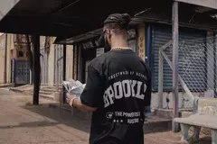 OVERSIZED BROOKLIN THE POWER - PRETO na internet