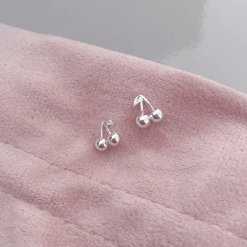 Brinco Cerejinha Prata - comprar online