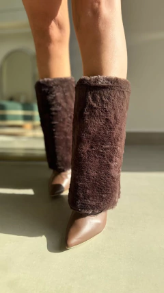 BOTA OVER PELO MARROM - loja online