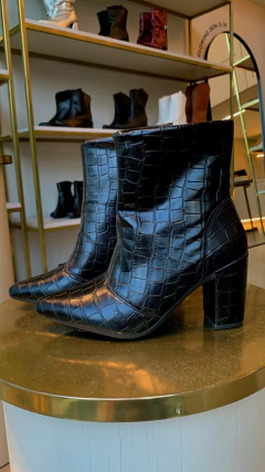 BOTA VALENTINA PRETA na internet