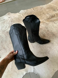 BOTA JULI PRETA na internet