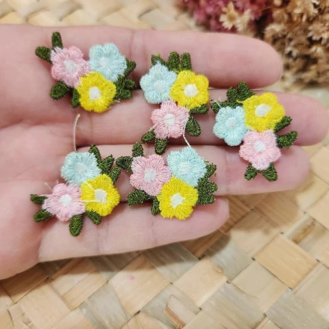 Florzinha Bordada Candy - (5 Unidades) - comprar online