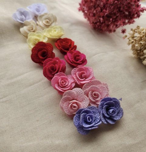 Aplique Flor Poliester 2cm- 4 unidades - comprar online