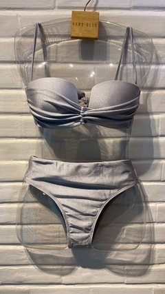 BIQ. TQC COM AVIAMENTO FRONTAL E HOT PANTS LISO na internet