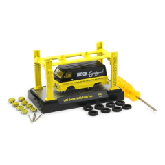 CHASE - Dodge A100 Panel Van 1967 - MOON - Model Kit - M2 Machines 1/64