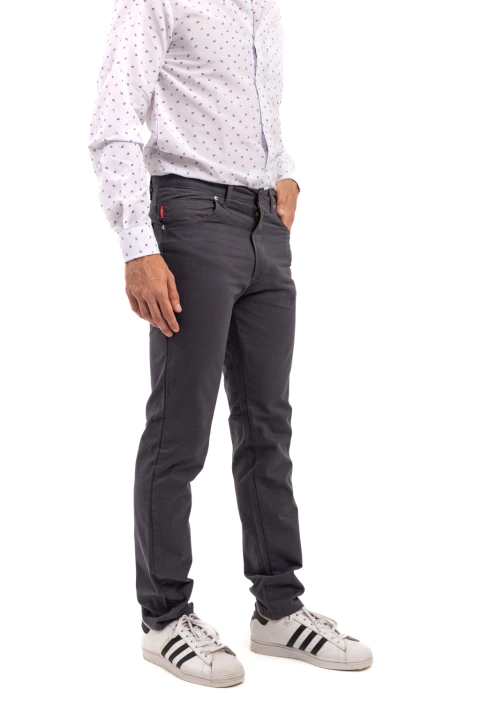 Pantalón de Gabardina Peletizada Izzulino
