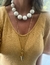 Colar branco de bolas. - comprar online