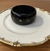 Pulseira preta em resina com detalhes em dourado. - comprar online