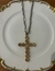 Colar longo, corrente na cor prata e cruz em dourado. (Mistura de banhos)