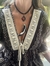 Choker, em veludo preto com alongador, e pingente na cor grafite com pedra vermelha. na internet