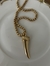 Colar em dourado, 38cm mais alongador, com pingente de dente.