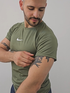 Camiseta Deportiva NIKE PRO PREMIUM - ¡3x1 exclusivo! - comprar online