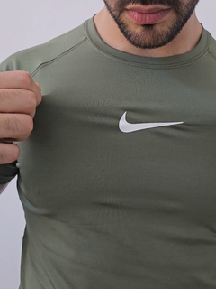 Camiseta Deportiva NIKE PRO PREMIUM - ¡3x1 exclusivo!